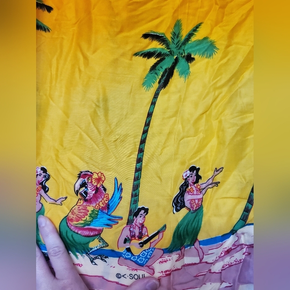 Like new & authentic! Fringed Hawaiian scarf shaw - Picture 4 of 9